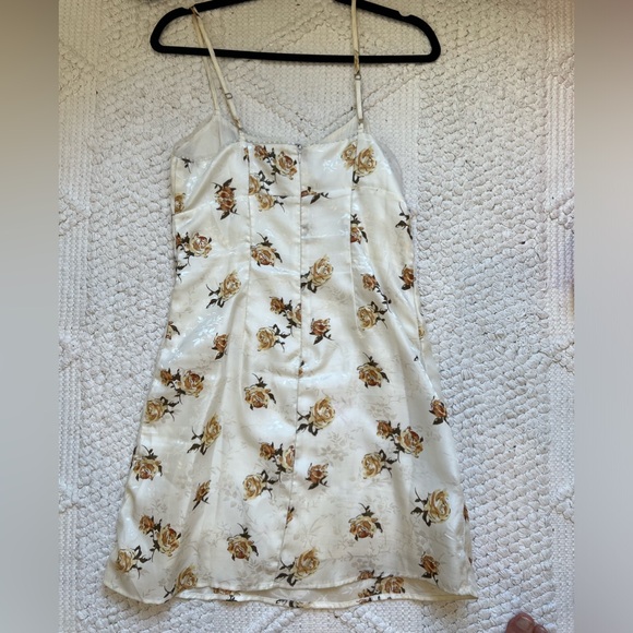 Reformation inspired Fashion Nova Floral White Spring/Summer Sun Dress - Picture 2 of 5